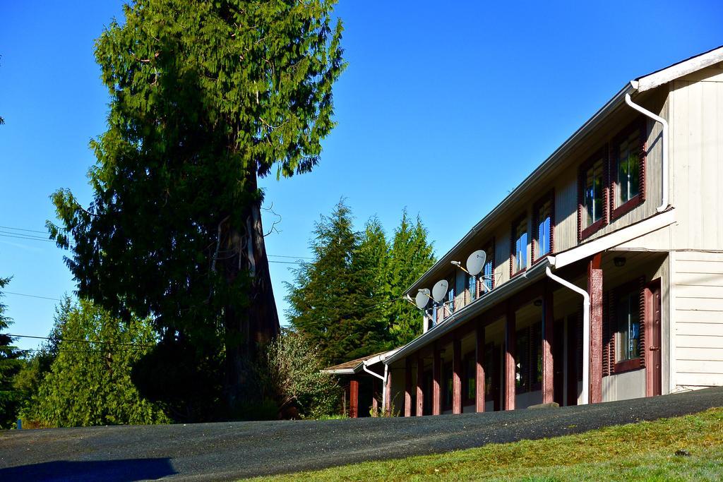 The Bamfield Motel Salmon Beach ภายนอก รูปภาพ