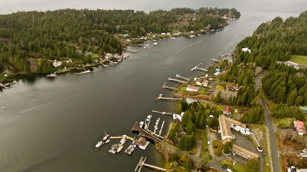 The Bamfield Motel Salmon Beach ภายนอก รูปภาพ