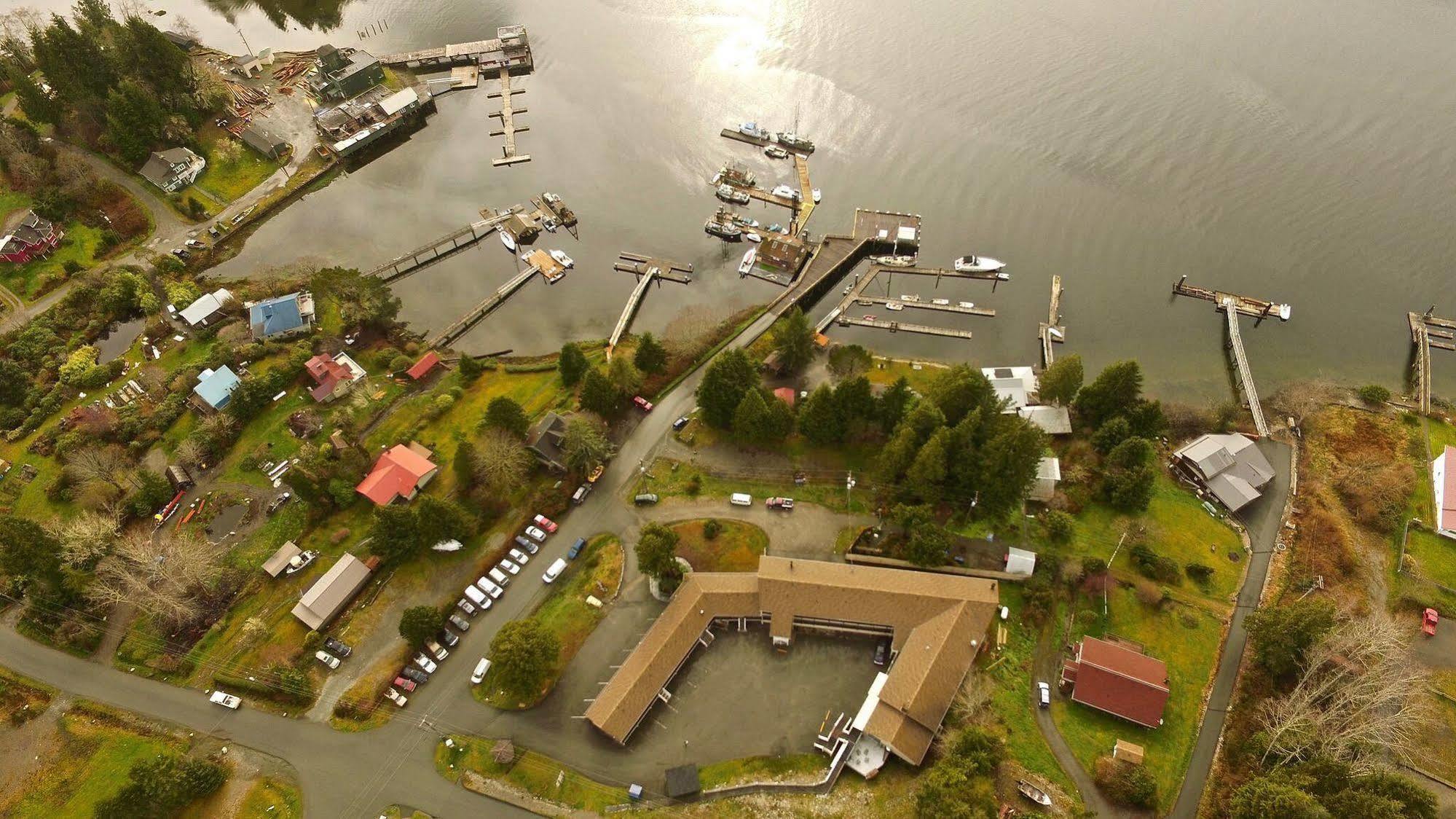 The Bamfield Motel Salmon Beach ภายนอก รูปภาพ